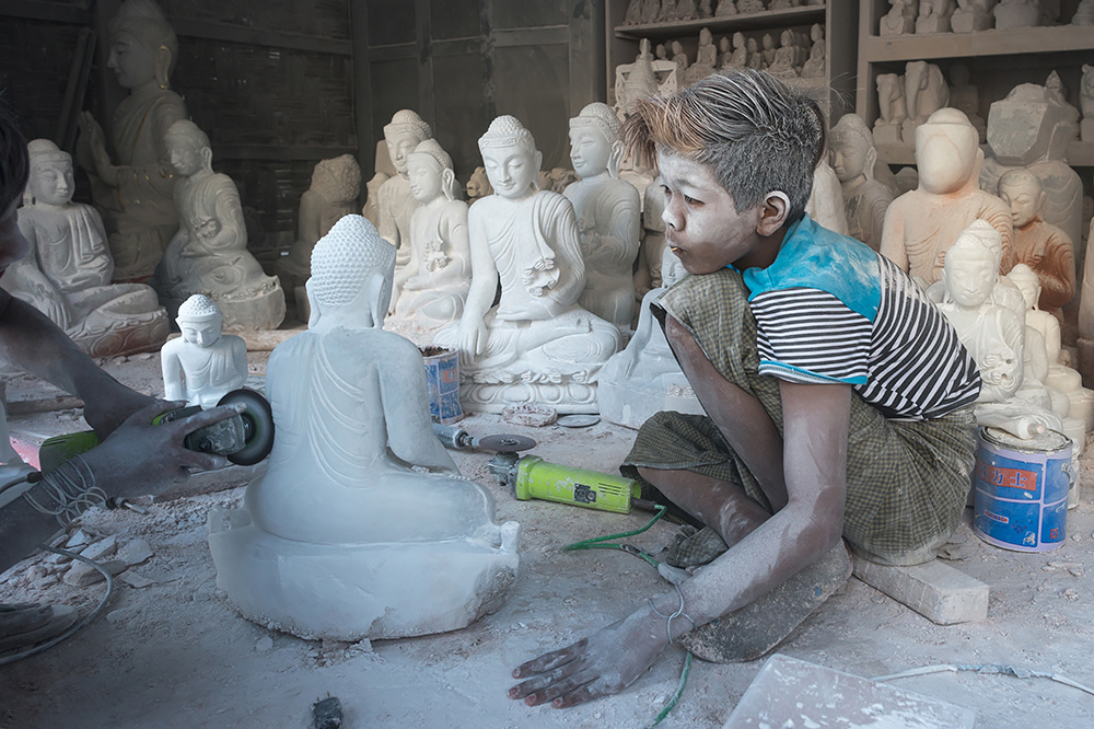 FRANK_LYNCH_Making_Buddha_1